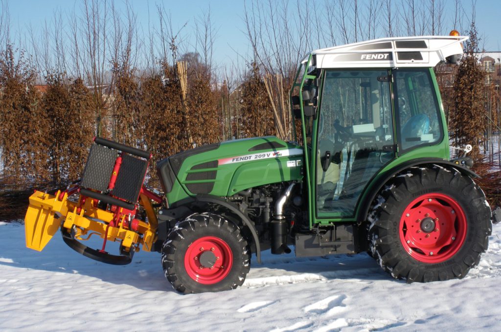 Select-50 devant le tracteur