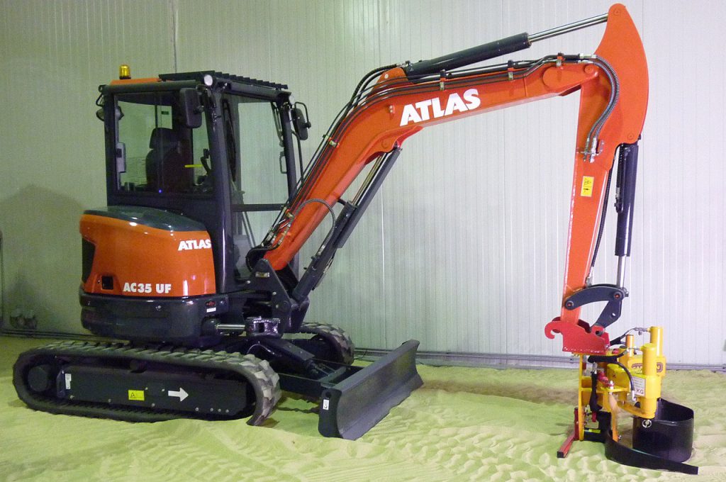 Atlas mini pelle AC 35UF avec KLR 300M ST