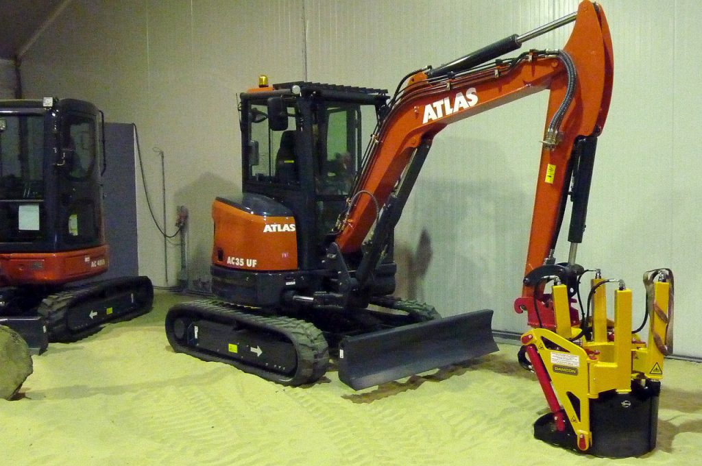Atlas mini pelle AC 35UF avec KLR 500 ST