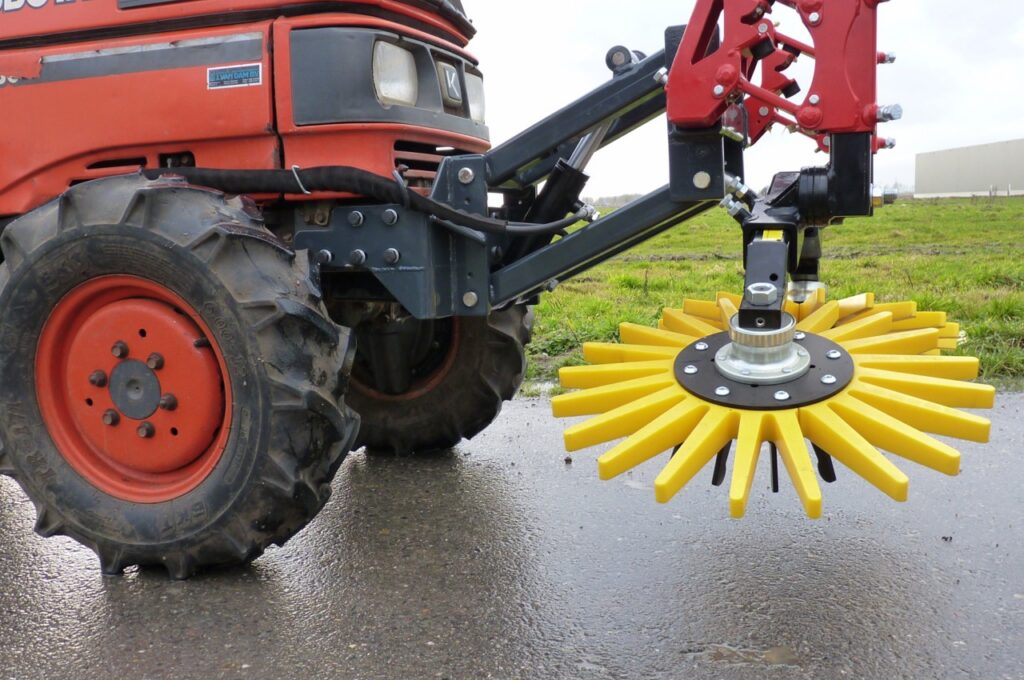 Doigts desherbeur devant de Kubota