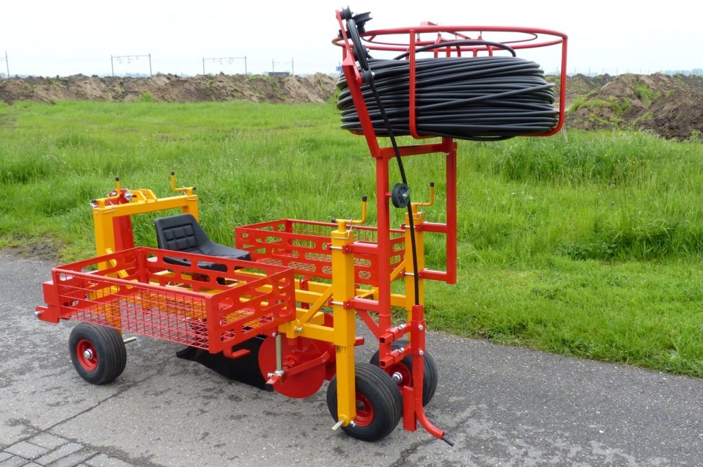 Paulownia avec le Damcon PL-10 et-poser un tuyau d'égouttement