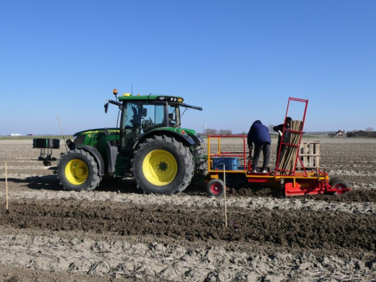 Poser le tuyau d’irrigation avec PL-40