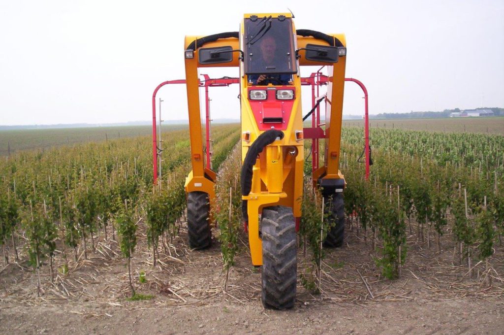 Le contrôle des mauvaises herbes - Tracteur enjambeur
