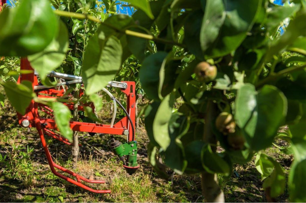 Le contrôle des mauvaises herbes avec LVS - Tracteur enjambeur