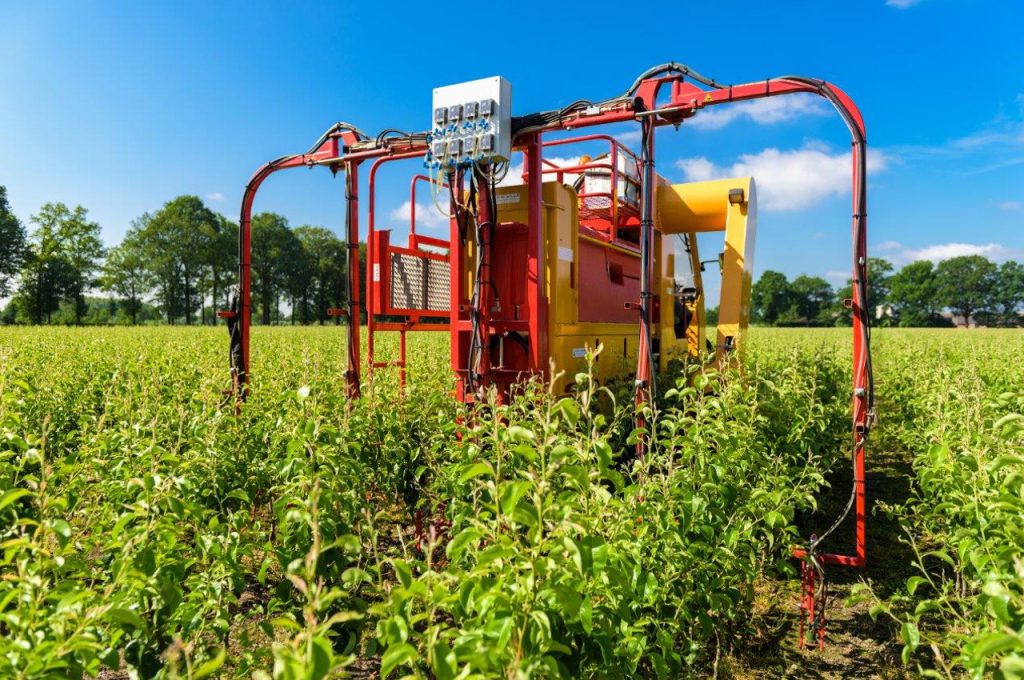 Le contrôle des mauvaises herbes avec LVS - Tracteur enjambeur