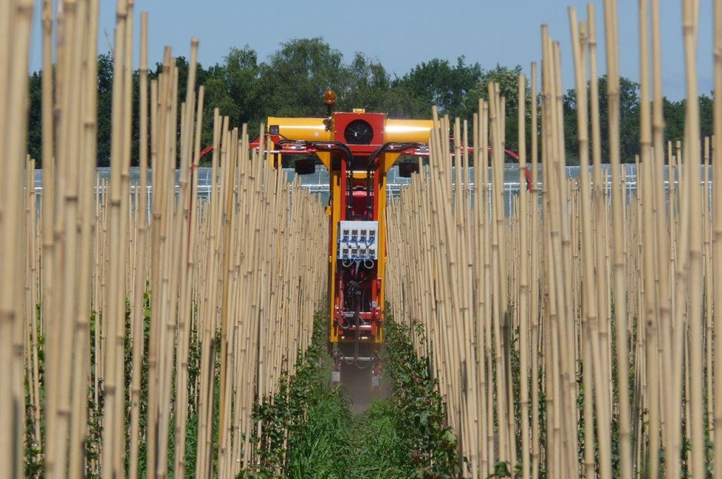 Le contrôle des mauvaises herbes avec LVS - Tracteur enjambeur