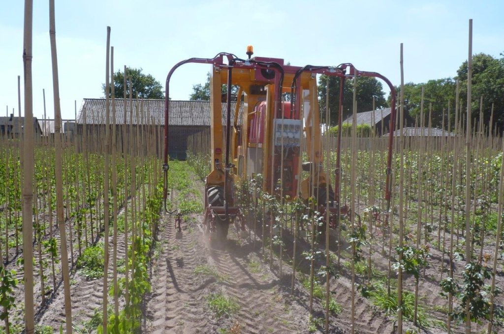 Le contrôle des mauvaises herbes avec LVS - Tracteur enjambeur