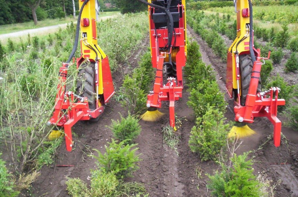 Brosses à mauvaises herbes - Tracteur enjambeur