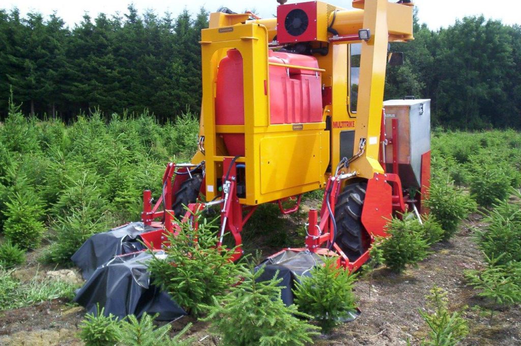 Capots de mauvaises herbes SK K130 avec épandeur - Tracteur enjambeur
