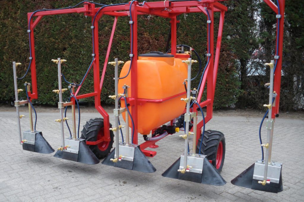 Pulvérisateur pour cultures en rangées pour protection de cultures et herbicide