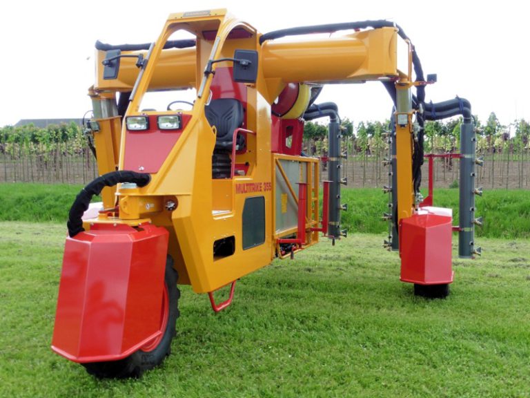 Multitrike pour myrtilles - Tracteur enjambeur