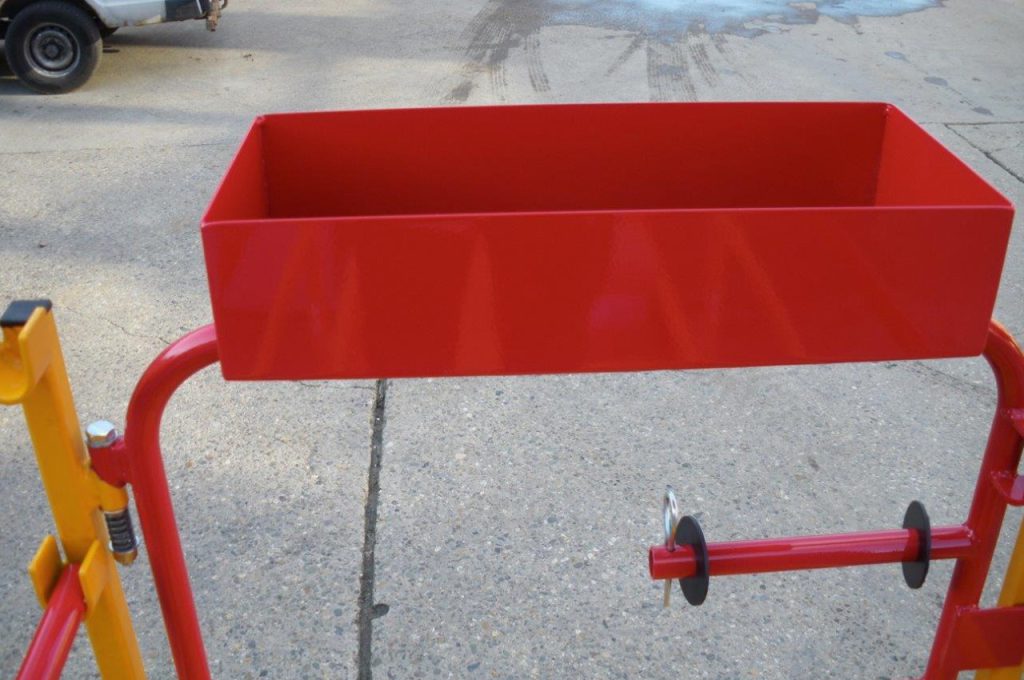 Boîte à outils sur la porte - Plateforme de taille