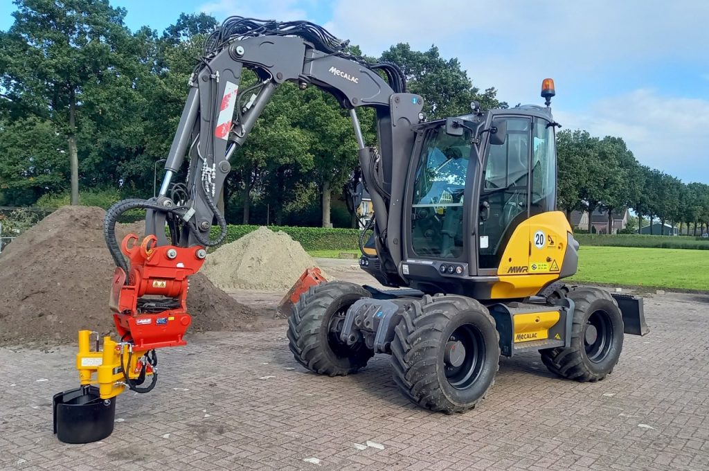KLR-300 ST à Mecalac 9 MWR